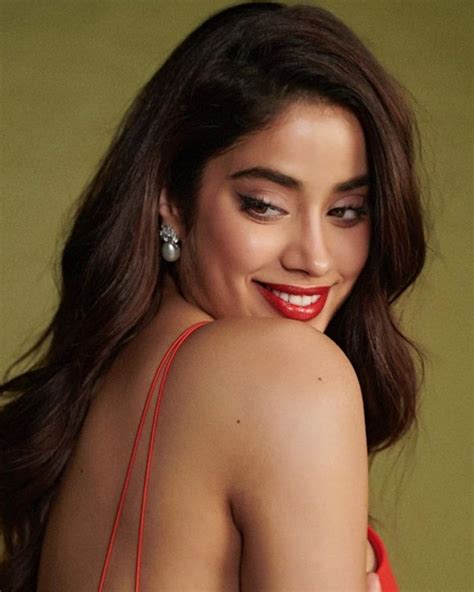 Janhvi Kapoor makes several eyes pop out as she steps out in a figure