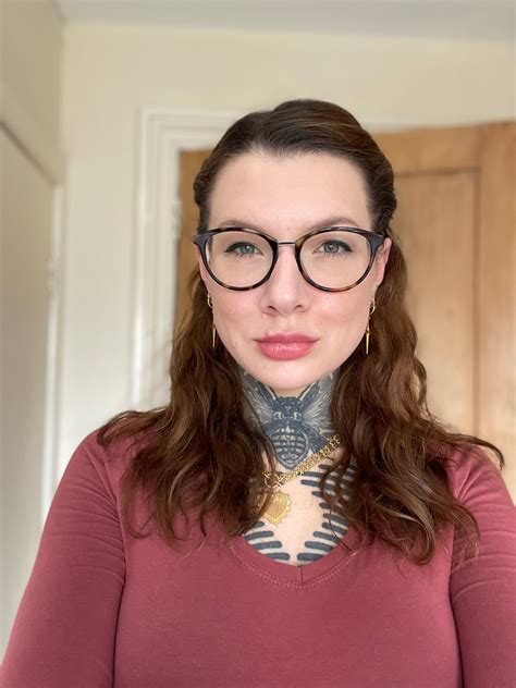 Tamara Lee • Tattoo Artist • Book Now • Tattoodo