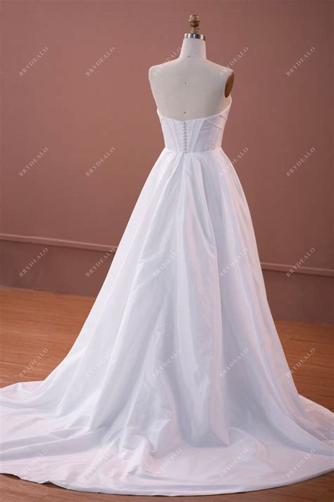 Luxurious and Elegant Taffeta Wedding Dresses Collection | Brydealo