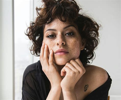Inside ‘Arrested Development’ Star Alia Shawkat’s Weird And Wonderful Mind