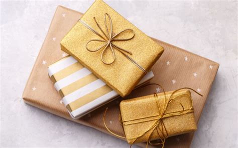 Anniversary Gift Advice & Milestone Gift Ideas | The Knot
