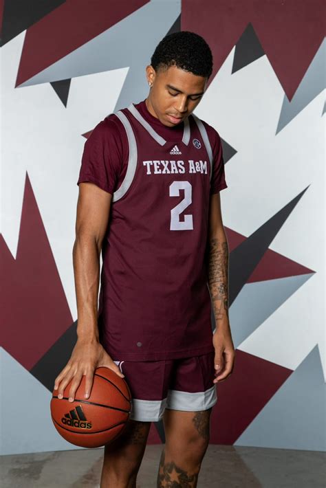 Class of 2023 point guard Bryce Lindsay commits to Texas A&M | Zagsblog