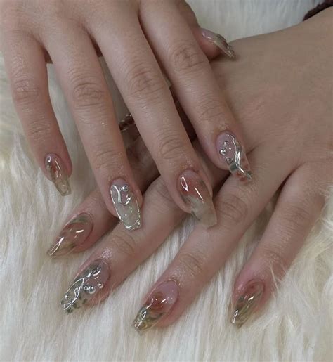 Pin by Anelisa Luna on Uñas in 2024 | Nail jewels, Les nails, Classic nails