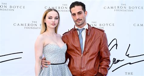 Damiano David con la cravatta Dove Cameron come una principessa | i ...