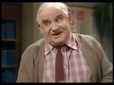 Two Ronnies. The Confusing Library. - YouTube