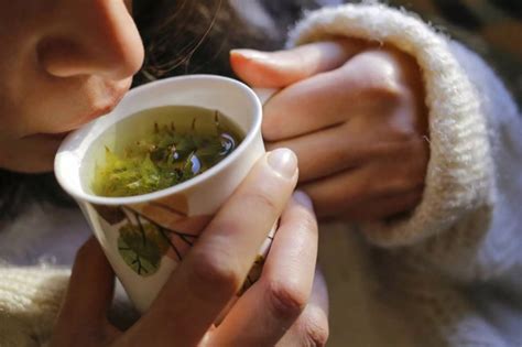 Зеленый чай на ночь: можно ли пить перед сном, польза и вред