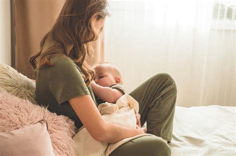 7 Effective Breastfeeding Positions, Latching, and Positioning – MomMed