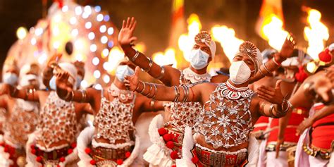Kandy Esala Perahera - FriendlySrilanka