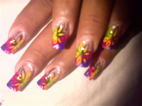 Uñas de resina pinceladas - Imagui