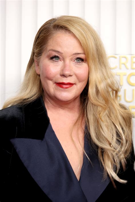 Christina Applegate carries 'FU MS' cane on SAG Awards 2023 red carpet
