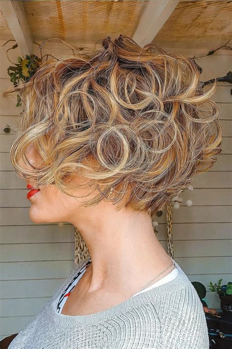 18 Stacked, Short Curly Bob Haircuts to Enhance Your Natural Curls