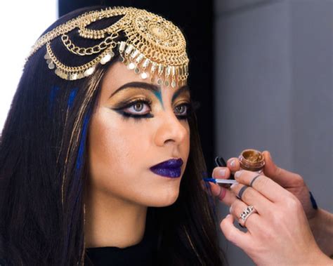 Halloween Makeup Idea: Cleopatra Makeup Tutorial in 10 Easy Steps | Glamour