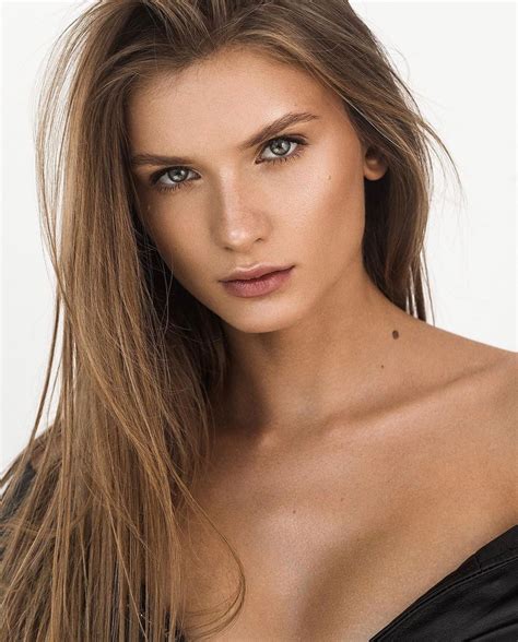 Aleksandra - a model from United Kingdom
