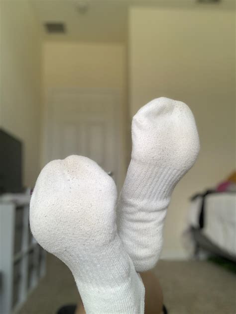 These gym socks smell amazing 🥵 : r/anklesockgirls