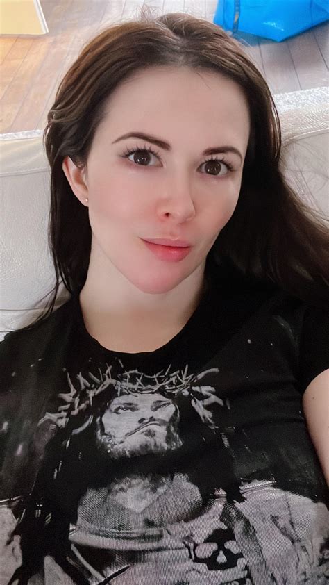 Fantasising about cuffing you to my bed😈🥵 : r/LarkinLove