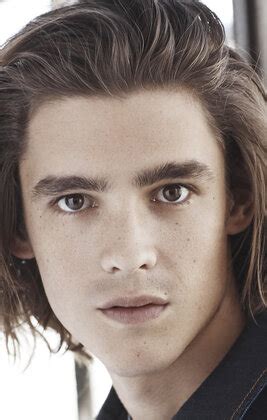 Брентон Туэйтс (Brenton Thwaites): фильмы, биография, семья ...