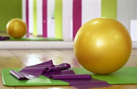 How Dirty Is The Gym? Here's How To Avoid The Germs.