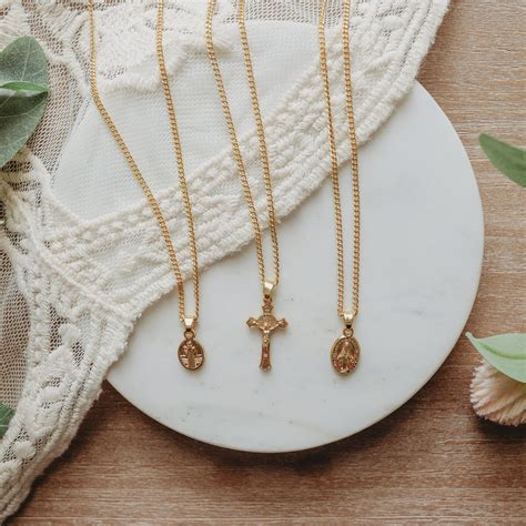 Crucifix Necklace Gold – Chews Life