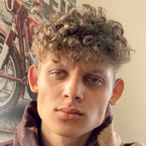 Kane Taylor - Trivia, Family, Bio | Famous Birthdays