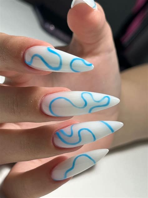 Молочный дизайн | Almond nails designs, Neon nails, Crazy nails
