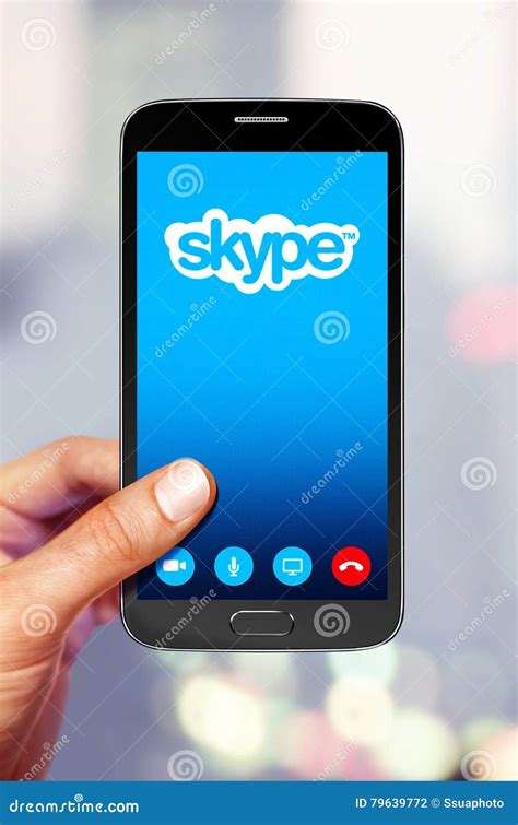 Smartphone mit skype redaktionelles stockfotografie. Bild von mode ...