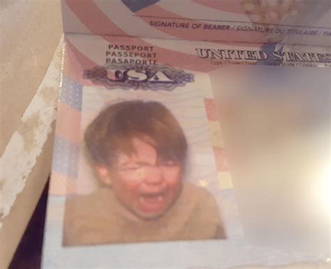 gambar passport boleh senyum?