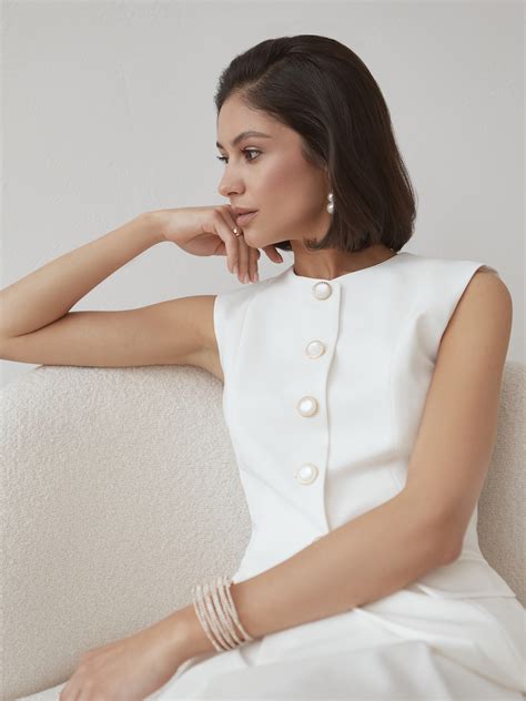 Костюмный жилет с перламутровыми пуговицами :: LICHI - Online fashion store