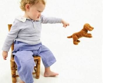 kecil suka melempar barang