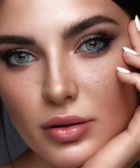 Natural Makeup For Blue Eyes