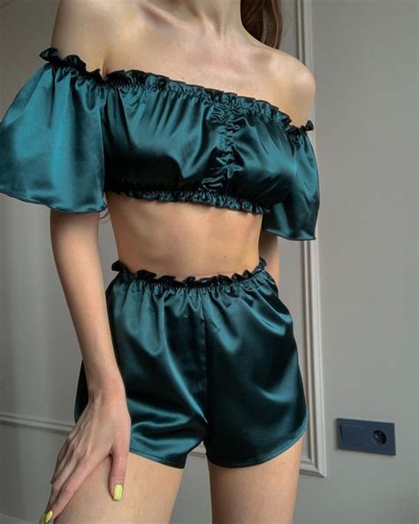 ЖЕНСКАЯ ОДЕЖДА | ПИЖАМЫ on Instagram: “Изумрудный🖤 В наличии: XS, S, M ...