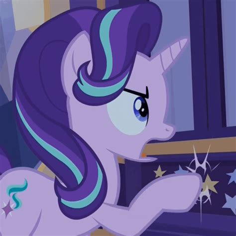 Starlight knocking on Trixie's wagon | My Little Pony: Friendship is ...
