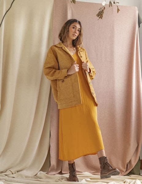 Inspirasi Outfit Cewek Bumi yang Kalem - Hai Gadis