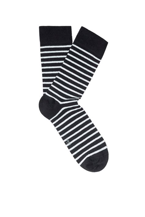 Mango Man мужские носки stripe в полоску со скидкой 33%, черный цвет ...