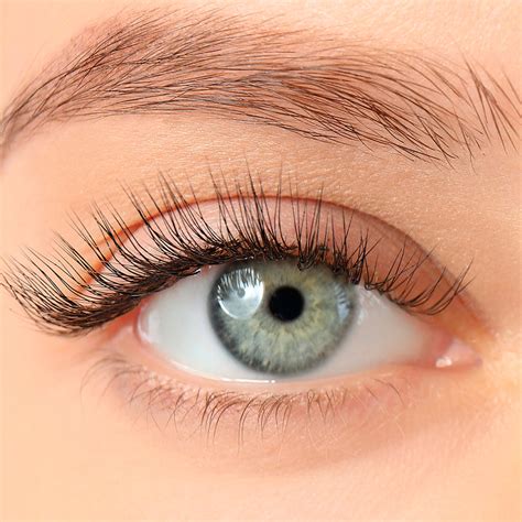 Curled Eyelashes: The Essence of Makeup – ingeware