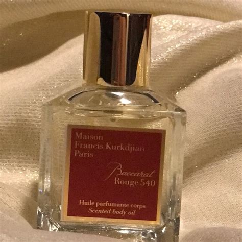 rekomendasi merk parfum wanita  awet  tahan  floreame