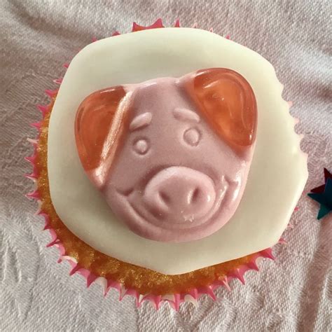 Percy Pig cake - nom! 🐷