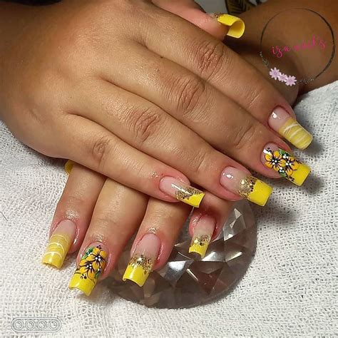 Unhas Amarelas Decoradas Com Glitter - Alongamento | Unhas, Unhas decoradas, Unhas amarelas