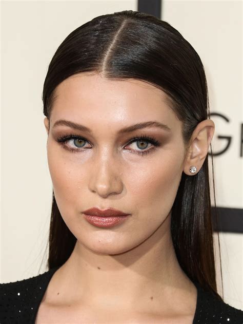 Bella Hadid’s New Face Is Unrecognizable Compared To Older Pics: Report