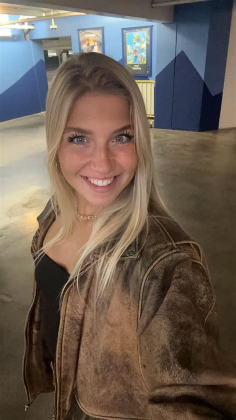 Aniela Leon selfies from SC : r/Aniela_Leon_