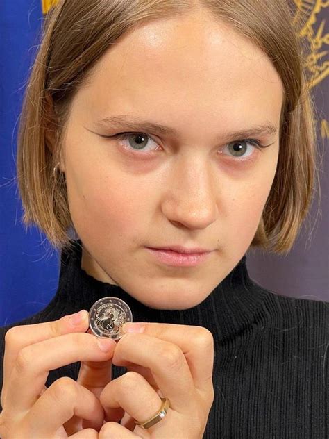 Памятная обиходная монета "Слава Украине" 2 Евро 2022г., Эстония: цена ...