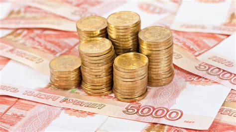 Rubl se vůči dolaru propadl na pětiměsíční minimum. Kvůli poklesu cen ...