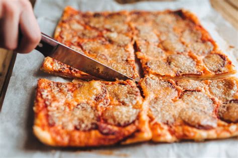 How to Easily Cut a Square Pizza: Step-by-Step Guide - Pizzaware