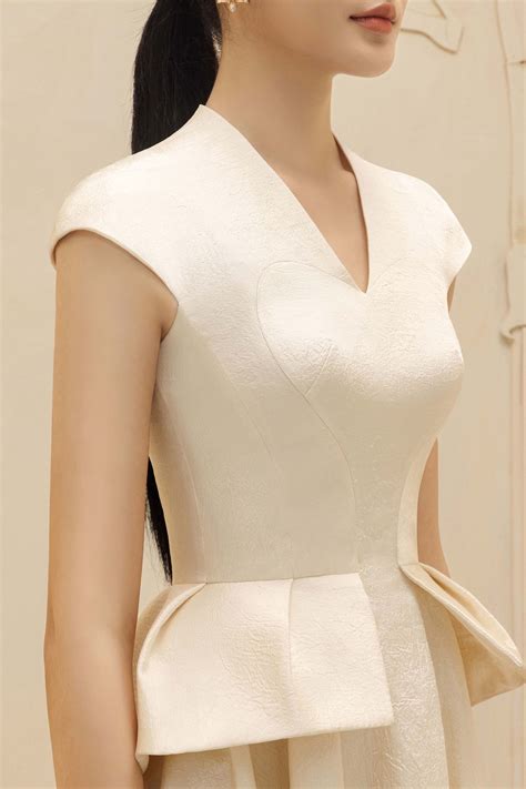 Blanche evening dress is the perfect choice for the modern lady