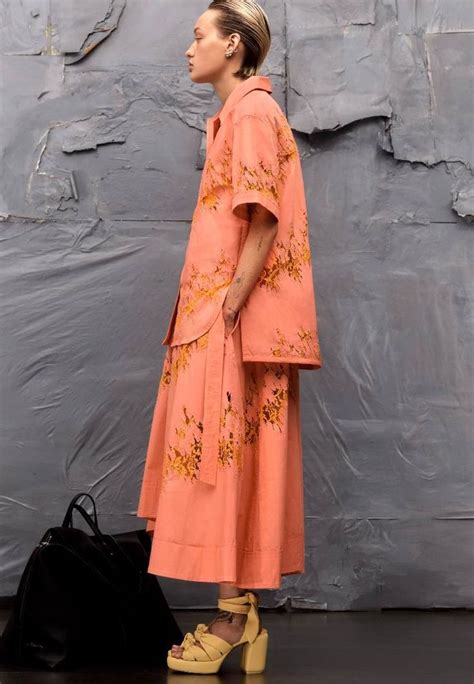 Pin by Наталья on Спідниці, Штани,Костюми | Fashion show, Fashion ...