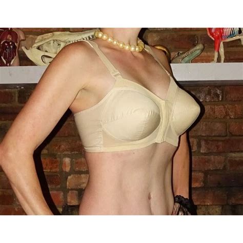 Exquisite Form | Intimates & Sleepwear | Vintage Ivory Exquisite Form Bullet Bra 44 B Pinup