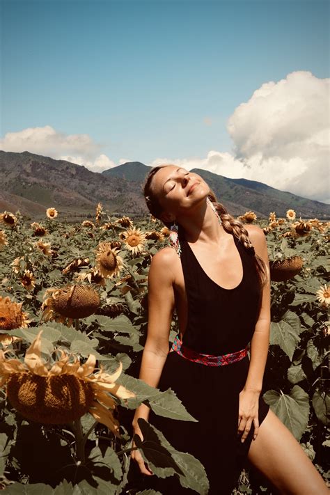 TW Pornstars - Lena Nicole. Twitter. Happy Easter 🧡🌻 . 9:29 PM - 4 Apr 2021