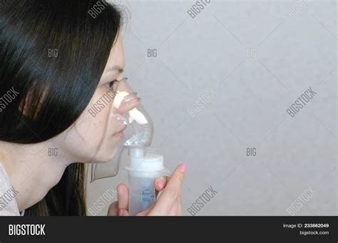 Use Nebulizer Inhaler Image & Photo (Free Trial) | Bigstock