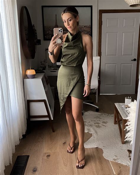 Weekly Outfit Round-Up Vol. 17 + Try-Ons - Karina Style Diaries