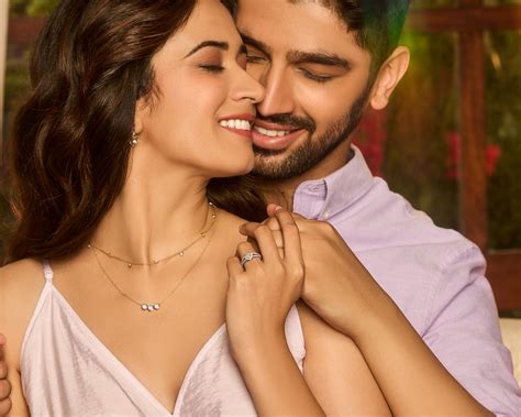 Popular Simple Gold Ring Designs | CaratLane