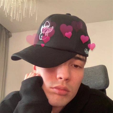 Stream YUNGWAY - Ангел by uglyfromyoung